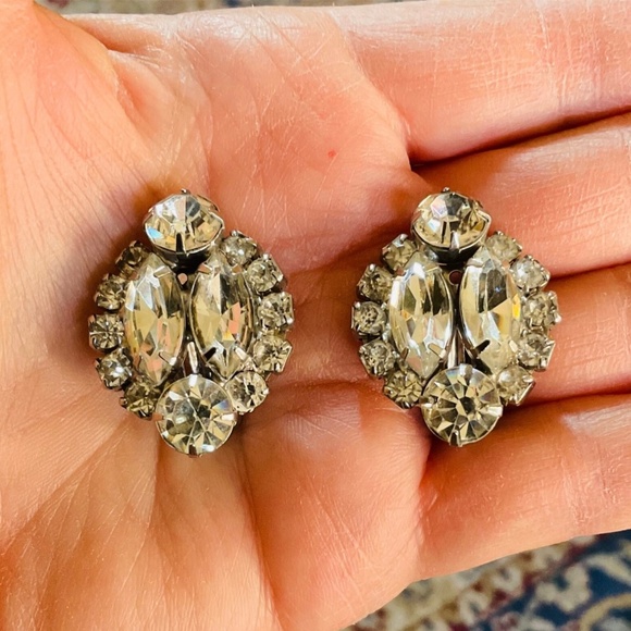 Vintage Rhinestone Clip On Earrings 1.25" Cluster Round & Marquise Shaped - Picture 1 of 5